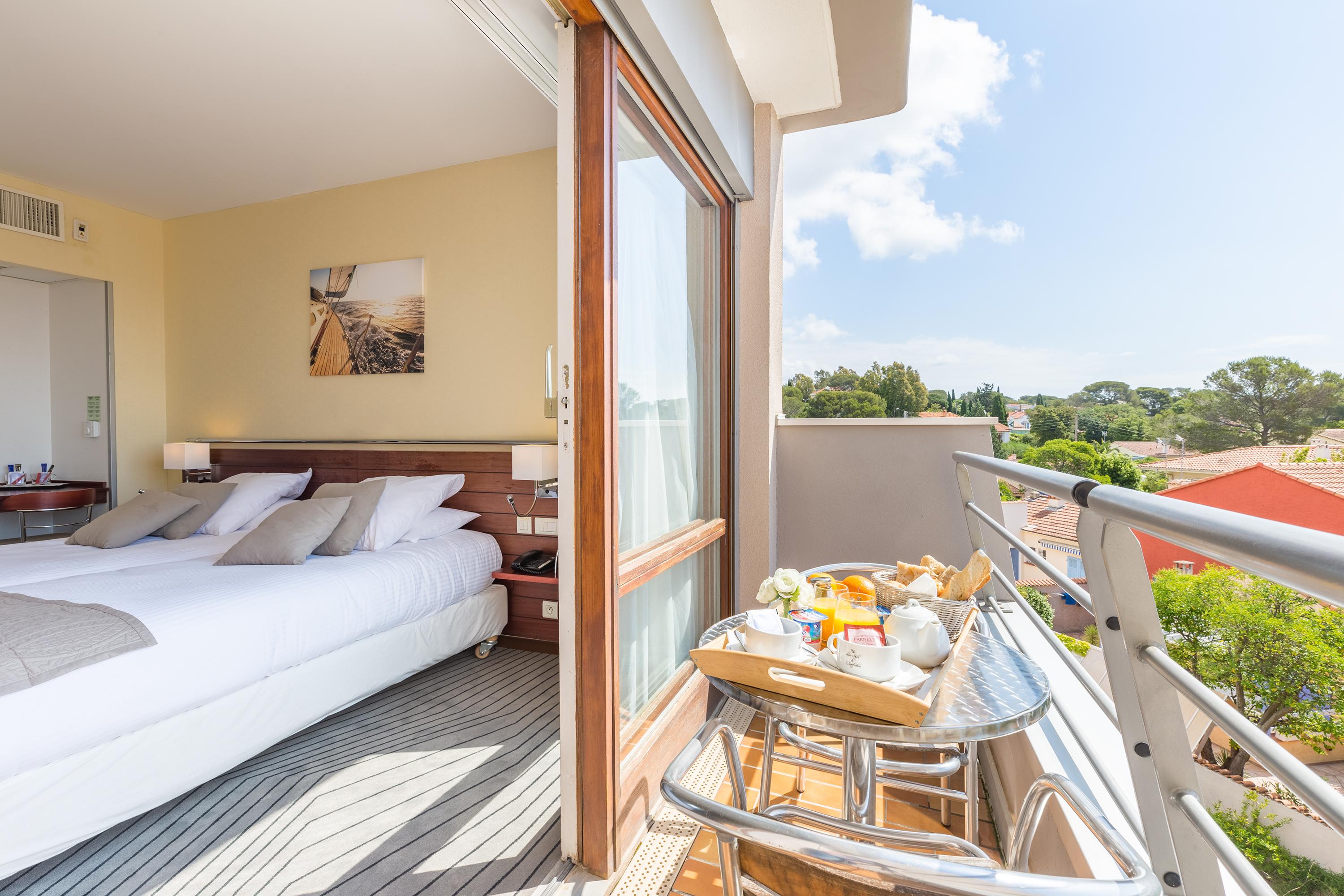 Hotel Brise De Mer - Piscine Interieure & Exterieure Saint-Raphael  Ngoại thất bức ảnh