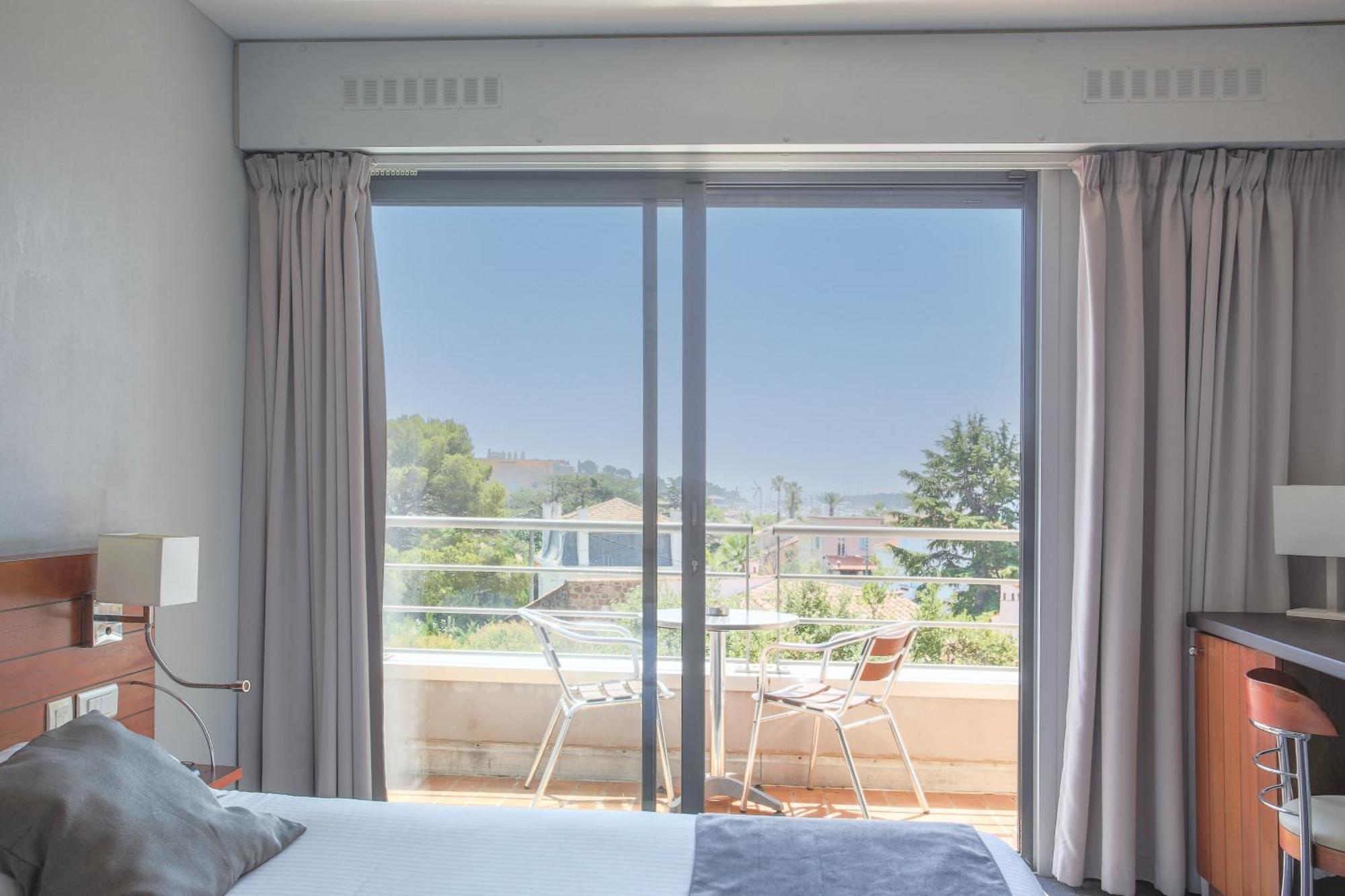 Hotel Brise De Mer - Piscine Interieure & Exterieure Saint-Raphael  Ngoại thất bức ảnh