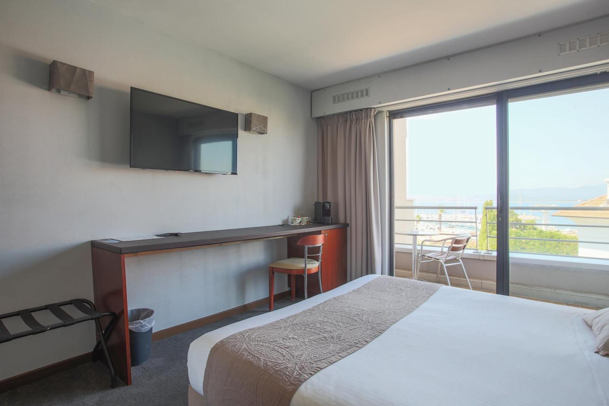Hotel Brise De Mer - Piscine Interieure & Exterieure Saint-Raphael  Ngoại thất bức ảnh