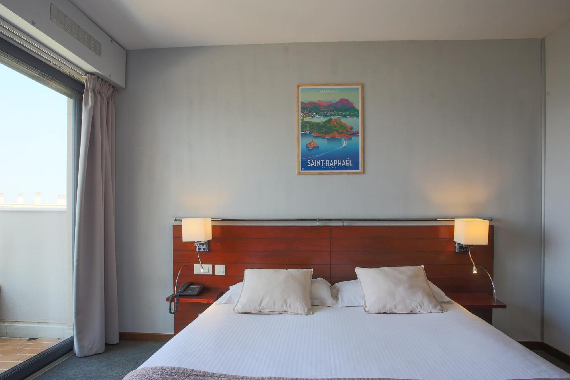 Hotel Brise De Mer - Piscine Interieure & Exterieure Saint-Raphael  Ngoại thất bức ảnh