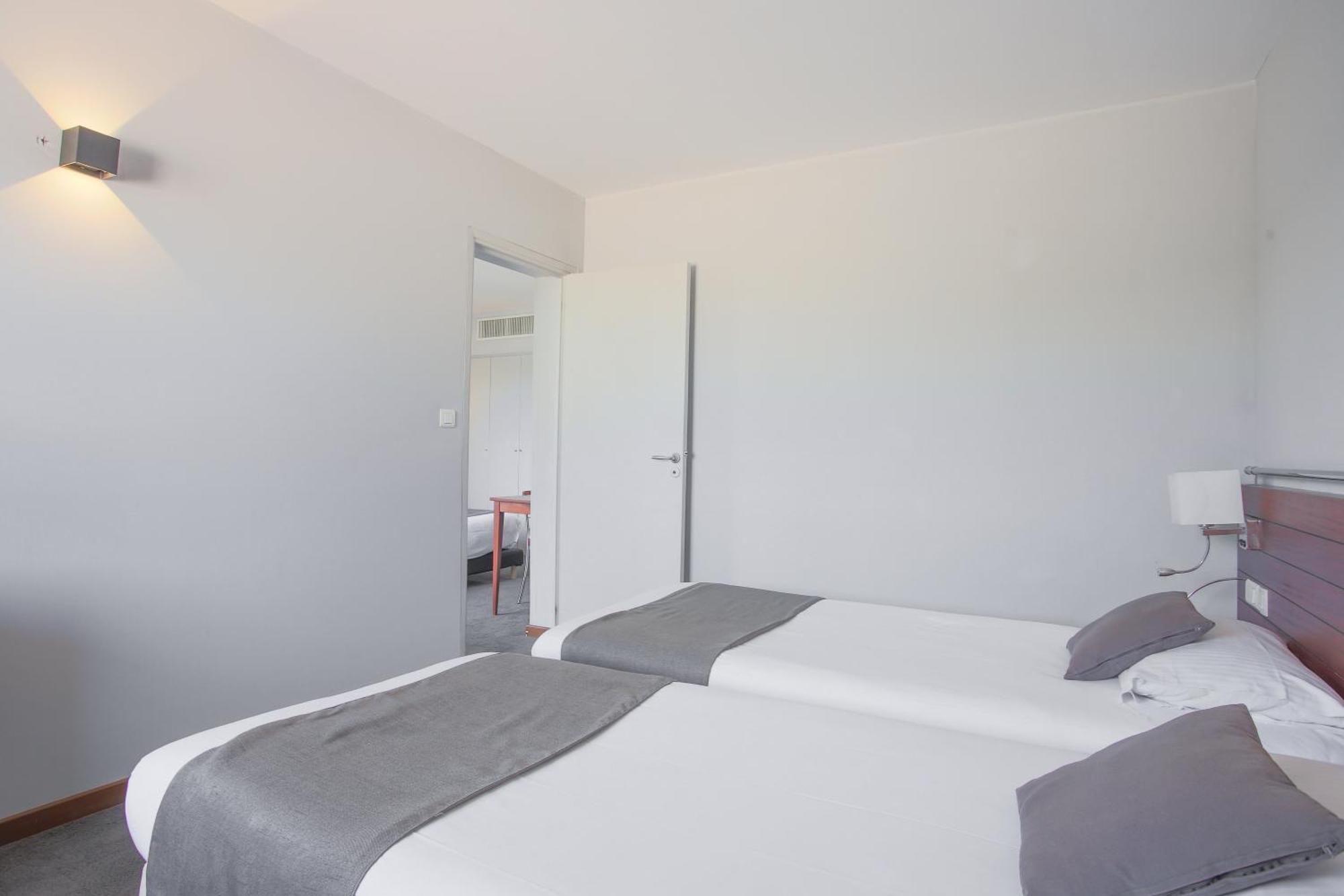 Hotel Brise De Mer - Piscine Interieure & Exterieure Saint-Raphael  Ngoại thất bức ảnh